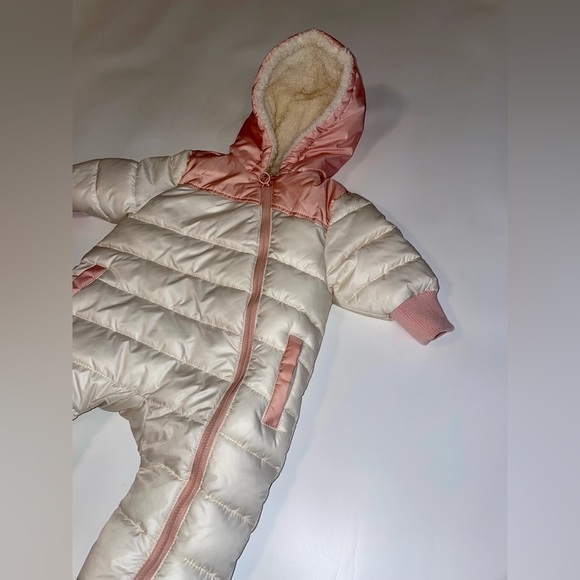 URBAN Republic Quilted Baby Bunting Sherpa Lined So That Baby Is Snug As A Bug - Picture 5 of 7